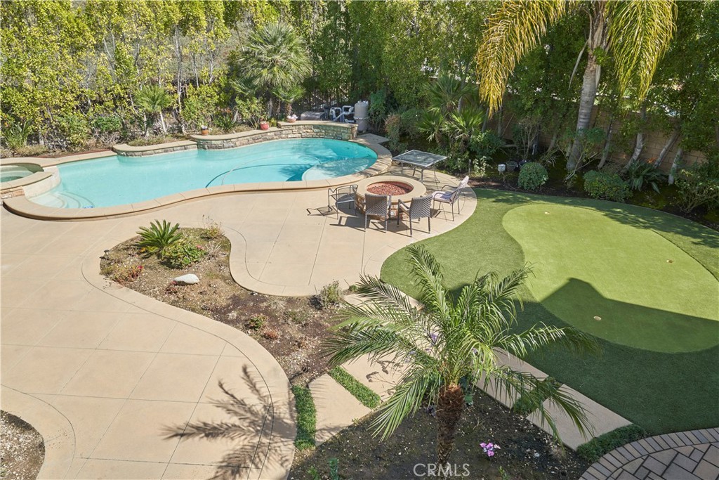 689 E Boxwood Lane