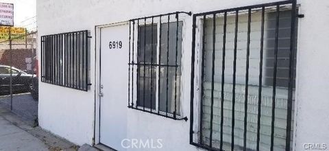 Photo of 6919 N Figueroa Street, Los Angeles, CA 90042 (MLS # GD26045522)