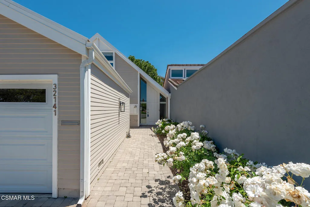 Westlake Village, California 91361, United States, 3 Bedrooms Bedrooms, ,3 BathroomsBathrooms,Residential,Active,185412