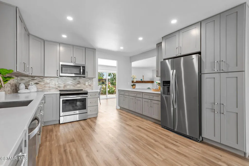 Westlake Village, California 91361, United States, 3 Bedrooms Bedrooms, ,3 BathroomsBathrooms,Residential,Active,185412