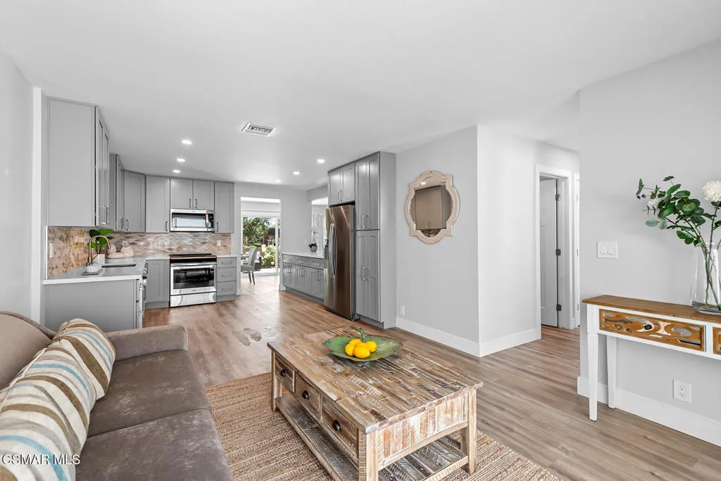 Westlake Village, California 91361, United States, 3 Bedrooms Bedrooms, ,3 BathroomsBathrooms,Residential,Active,185412