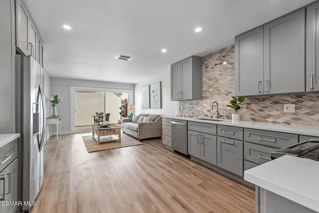 Westlake Village, California 91361, United States, 3 Bedrooms Bedrooms, ,3 BathroomsBathrooms,Residential,Active,185412