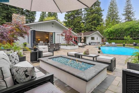 Photo of 2348 Holly Oak Dr Dr, Danville, CA 94506 (MLS # 41131703)