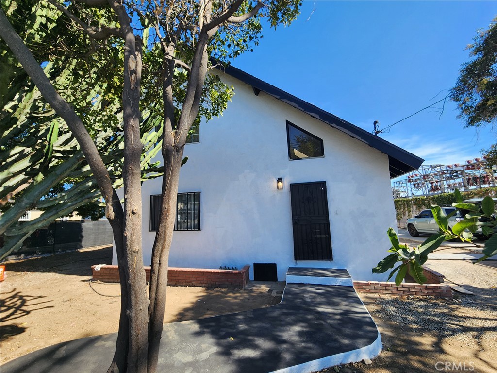 700 E Compton Boulevard