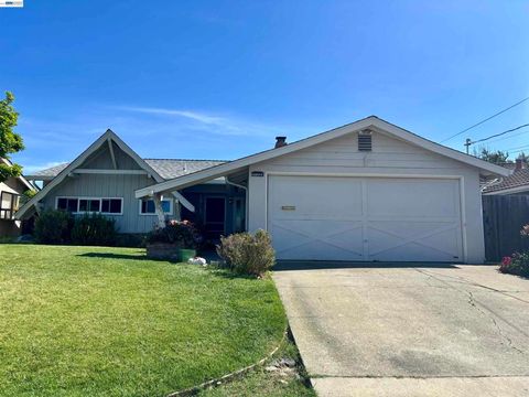 Photo of 21330 Kahlert St St, Castro Valley, CA 94546 (MLS # 41128158)