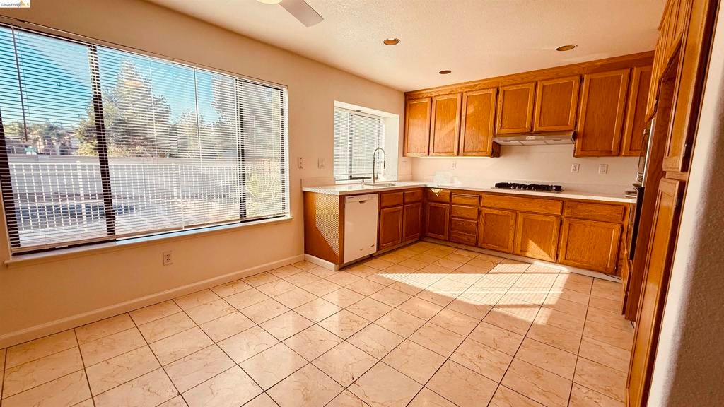 2700 Joshua Ct