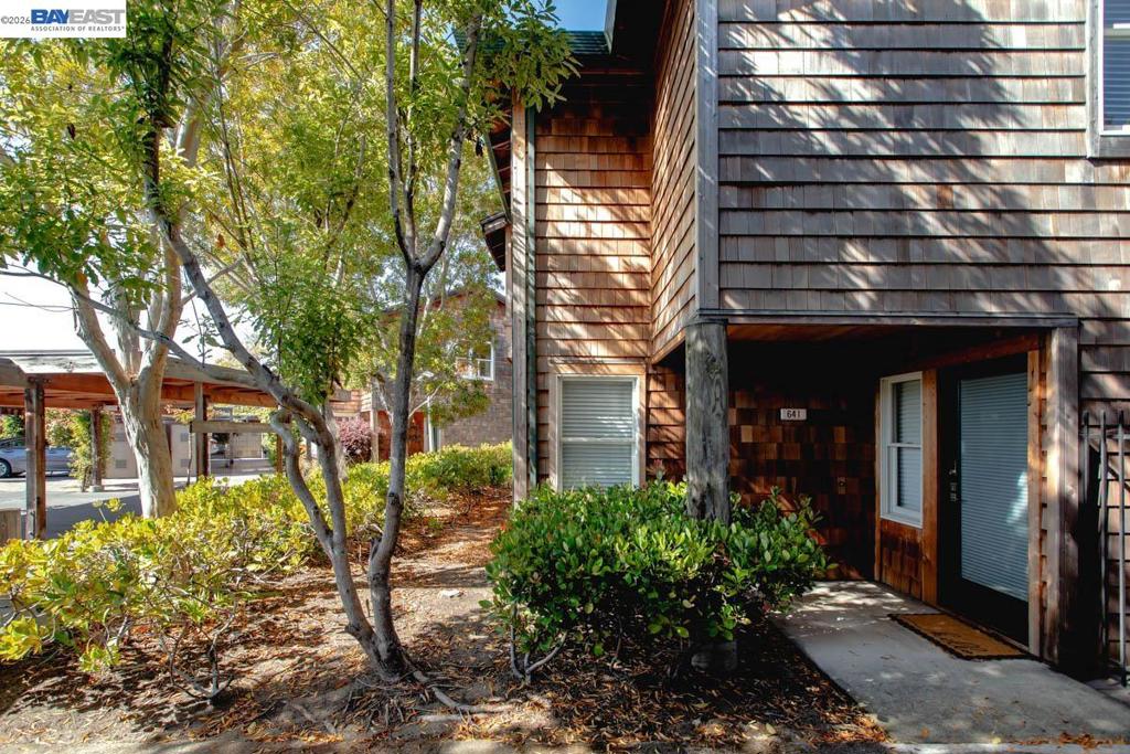641 Centre Ct
