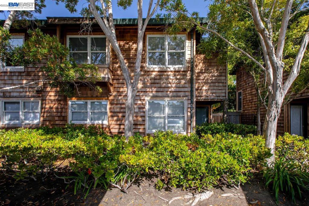 641 Centre Ct