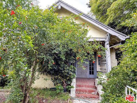 Photo of 441 N Commonwealth Avenue, Los Angeles, CA 90004 (MLS # 26671597)