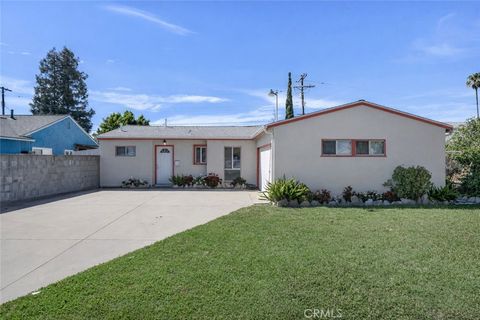 Photo of 8207 Yarmouth Ave, Reseda, CA 91335 (MLS # SR26059514)
