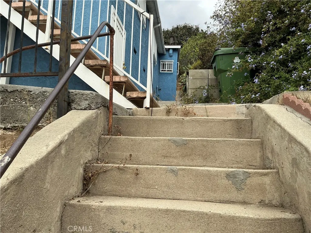 Los Angeles, California 90026, United States, 2 Bedrooms Bedrooms, ,1 BathroomBathrooms,Residential,Active,234009