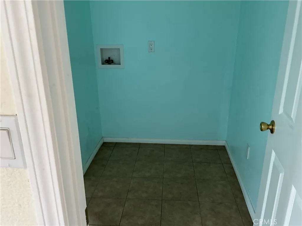 Los Angeles, California 90026, United States, 2 Bedrooms Bedrooms, ,1 BathroomBathrooms,Residential,Active,234009