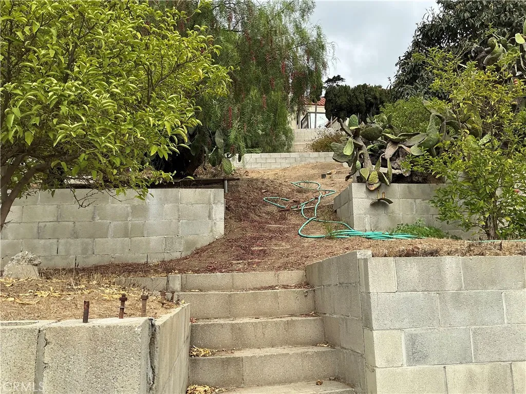 Los Angeles, California 90026, United States, 2 Bedrooms Bedrooms, ,1 BathroomBathrooms,Residential,Active,234009