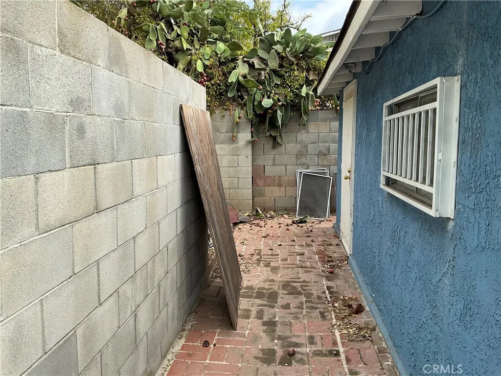 Los Angeles, California 90026, United States, 2 Bedrooms Bedrooms, ,1 BathroomBathrooms,Residential,Active,234009