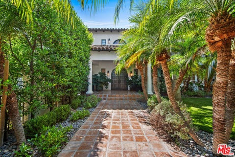 Photo of 9928 Toluca Lake Avenue, Toluca Lake, CA 91602 (MLS # 26984709)