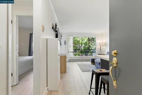 Photo of 8 Captain dr Dr #E259, Emeryville, CA 94608 (MLS # 41098096)