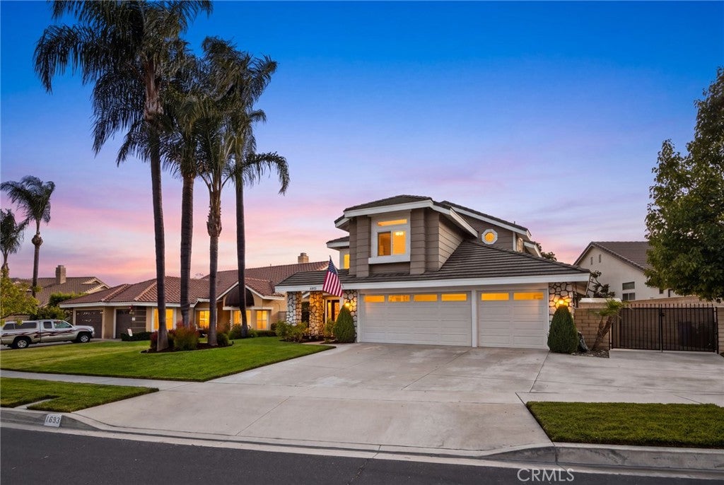 1693 Eastgate