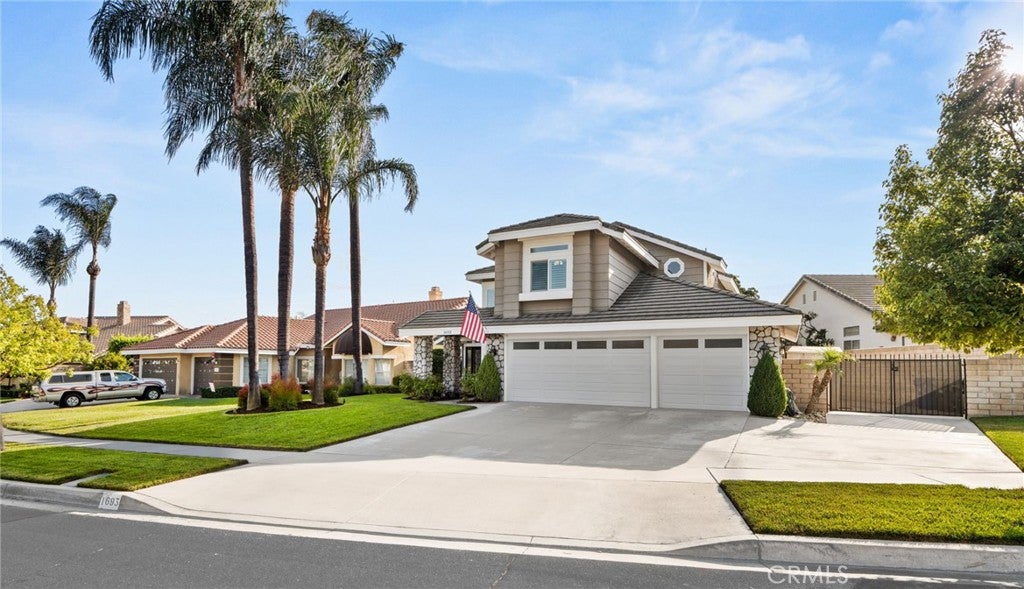 1693 Eastgate
