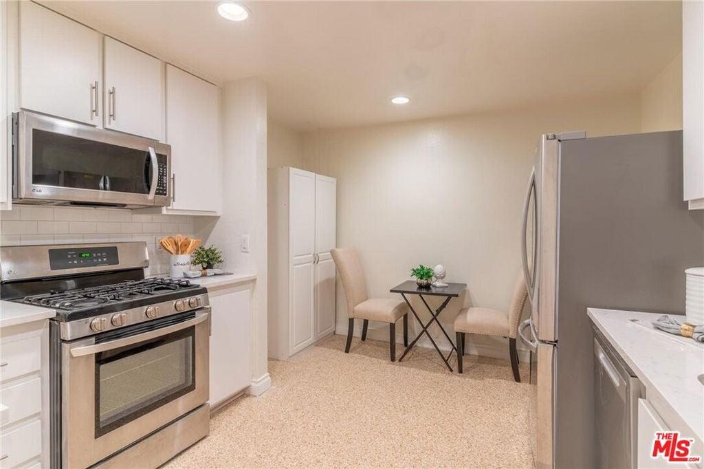 1940 N Highland Avenue 42, Los Angeles CA 90068