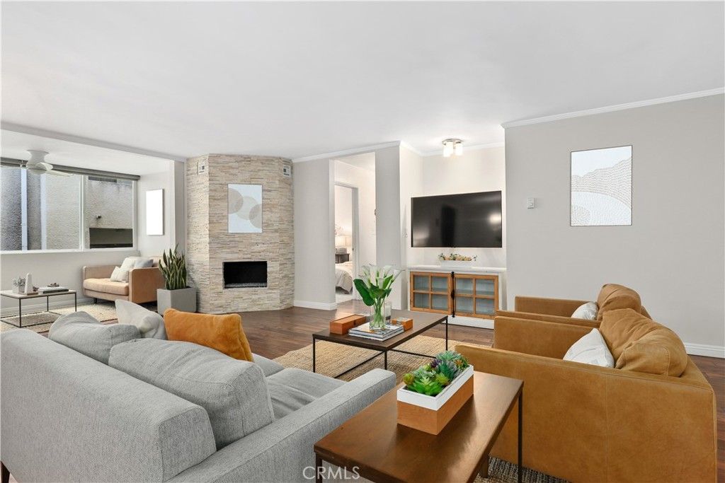 Photo of 930 3rd Street #106, Santa Monica, CA 90403 (MLS # SB25223179)