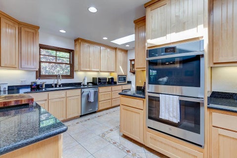 Photo of 184 S Cragmont Avenue, San Jose, CA 95127 (MLS # ML82061228)