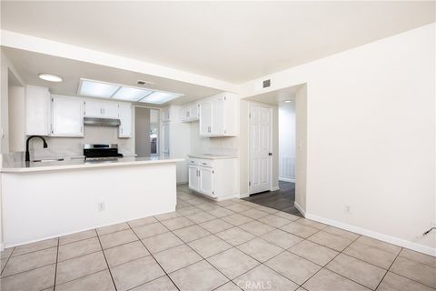 Tiny photo for 805 Jason Court, Lancaster, CA 93534 (MLS # SR26049304)