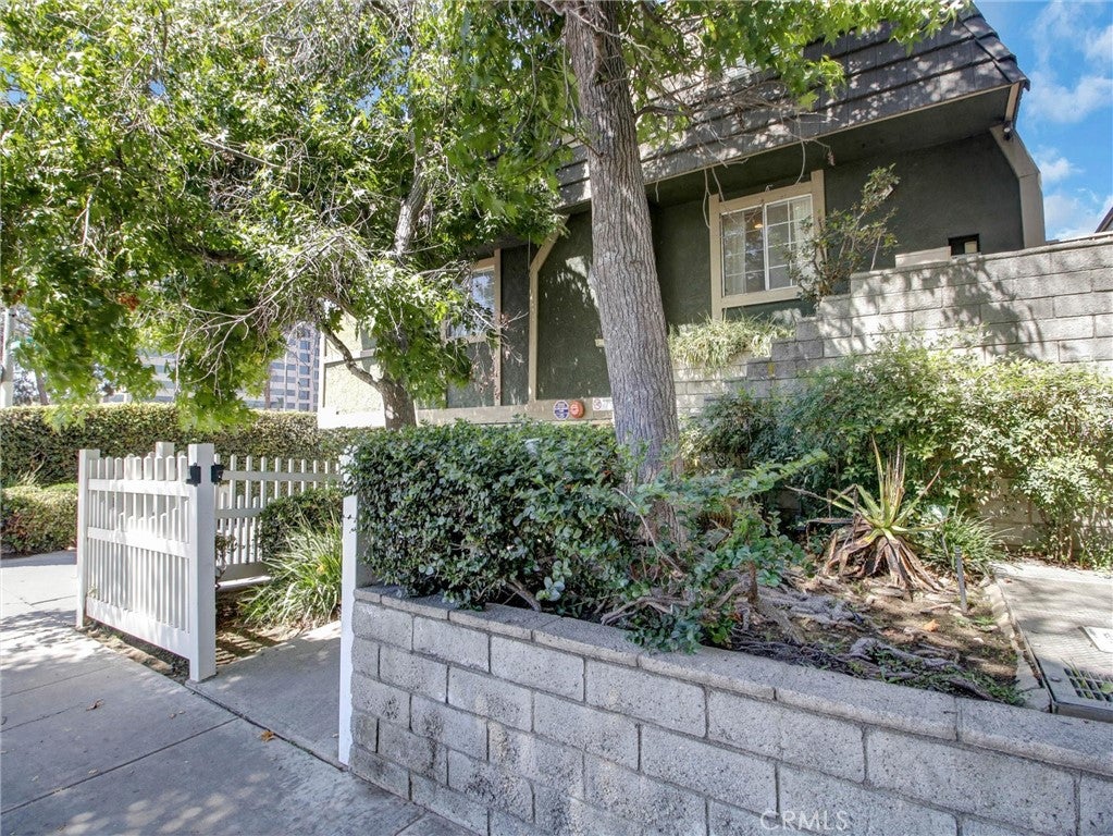 379 N Mentor Avenue