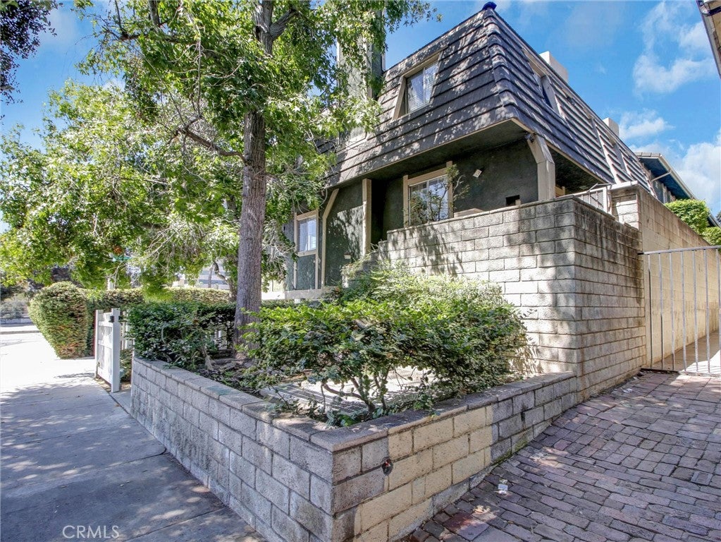 379 N Mentor Avenue 1, Pasadena CA 91106