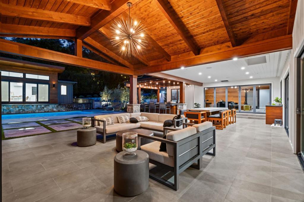 140 Twin Oaks Drive