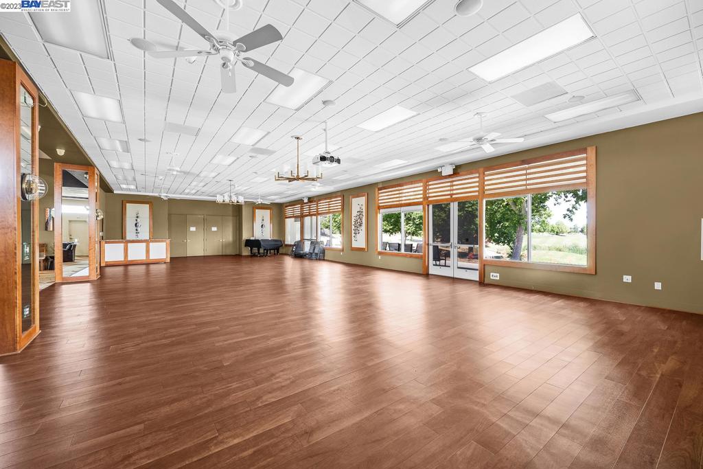 SUMMERSET 3 - Residential