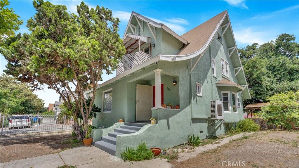 Photo of 201 W 49th ST, Los Angeles, CA 90037 (MLS # TR26116937)