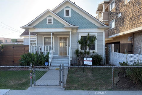 Photo of 421 Almond Avenue, Long Beach, CA 90802 (MLS # OC26203168)