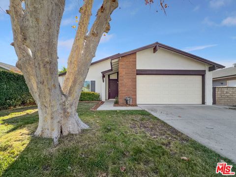 Photo of 25443 Via Labrada, Valencia, CA 91355 (MLS # 25629577)
