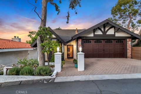 Photo of 4212 Alhama DR, Woodland Hills, CA 91364 (MLS # SR26103384)