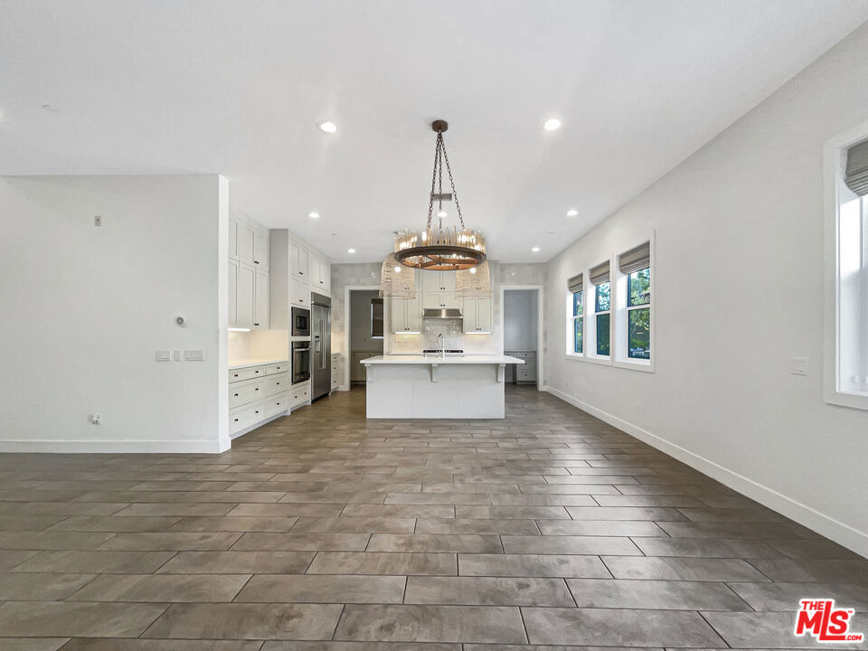19033 Graham Lane