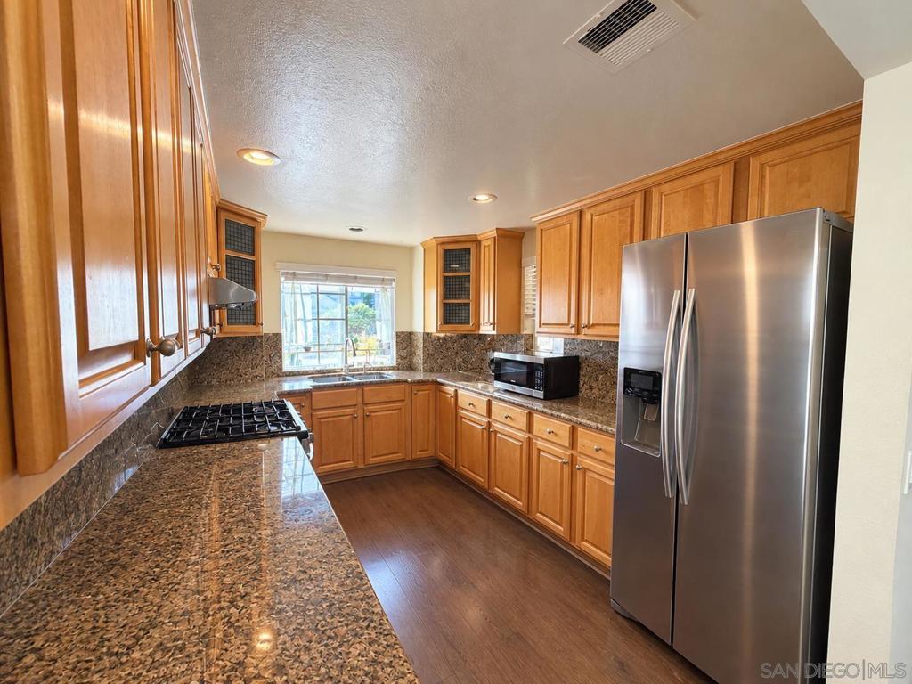 1761 Olamar Way
