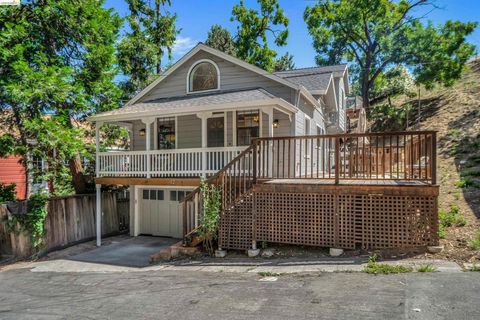 Photo of 12 Erskine St ST, Port Costa, CA 94569 (MLS # 41138431)