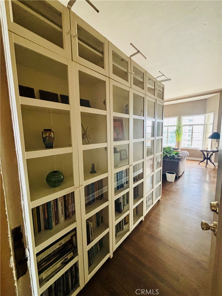 800 E Ocean Boulevard 1404