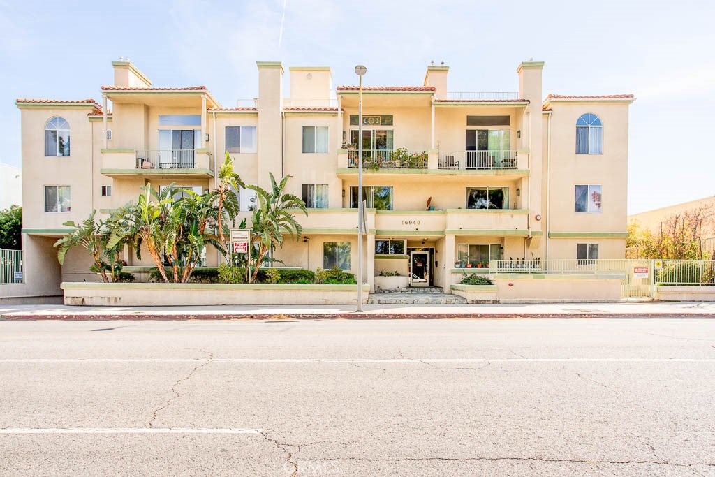 16940 Chatsworth ST 206, Granada Hills CA 91344