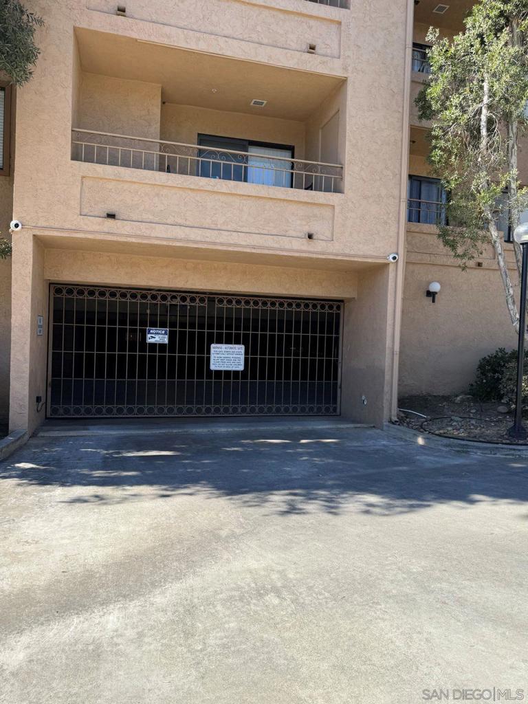 5649 Lake Park Way 101