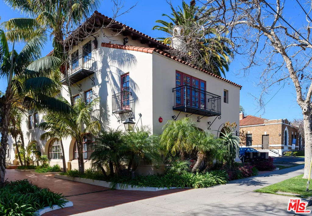 1221 Chapala Street