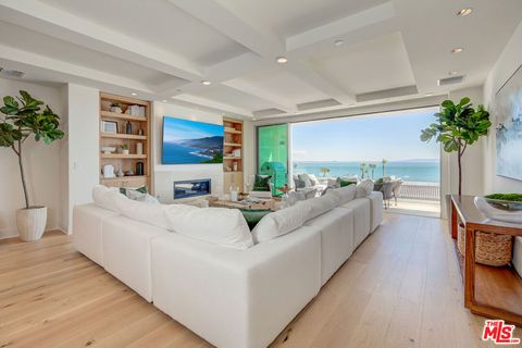 Photo of 17325 Castellammare Drive #302, Pacific Palisades, CA 90272 (MLS # 25614005)