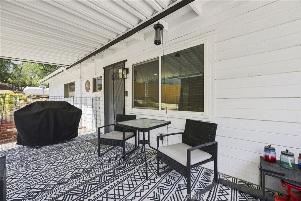 32 Pinebrook