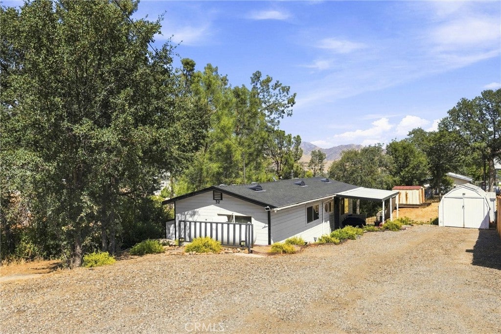 32 Pinebrook