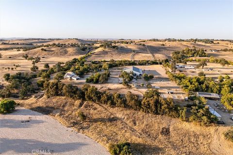 Tiny photo for 5625 Linne Road, Paso Robles, CA 93446 (MLS # NS25168356)