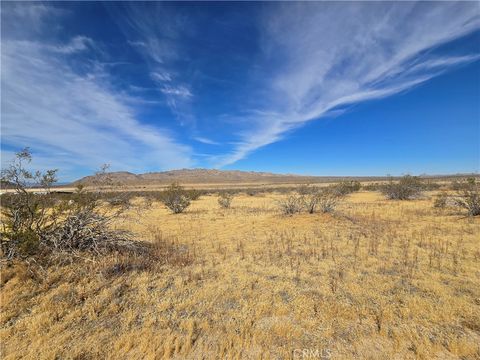 Photo of 0 Oldenberg Rd 0464-022-15, Apple Valley, CA 92307 (MLS # HD26089784)