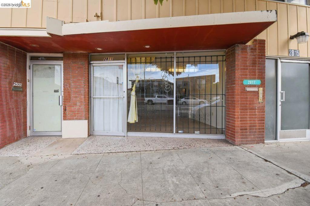 2809 2809 Macdonald AVE