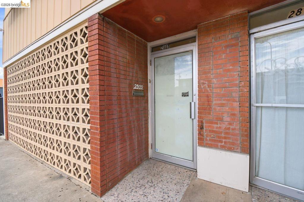 2809 2809 Macdonald AVE