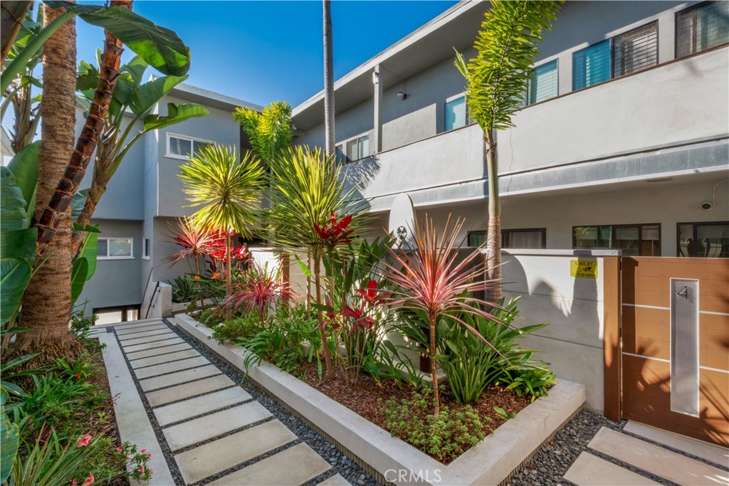 1702 Hermosa Avenue