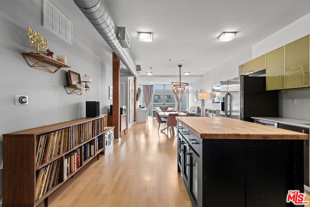 Photo of 4215 Glencoe Avenue #302, Marina Del Rey, CA 90292 (MLS # 25616991)